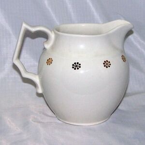 VTG Hall #1538 Creamer White and Gold